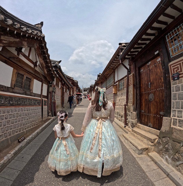 2-%20VESTITI%20TRADIZIONALI%20SEOUL.jpg